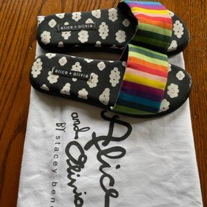 ALICE + OLIVIA Size  6.5 inch slide sandal